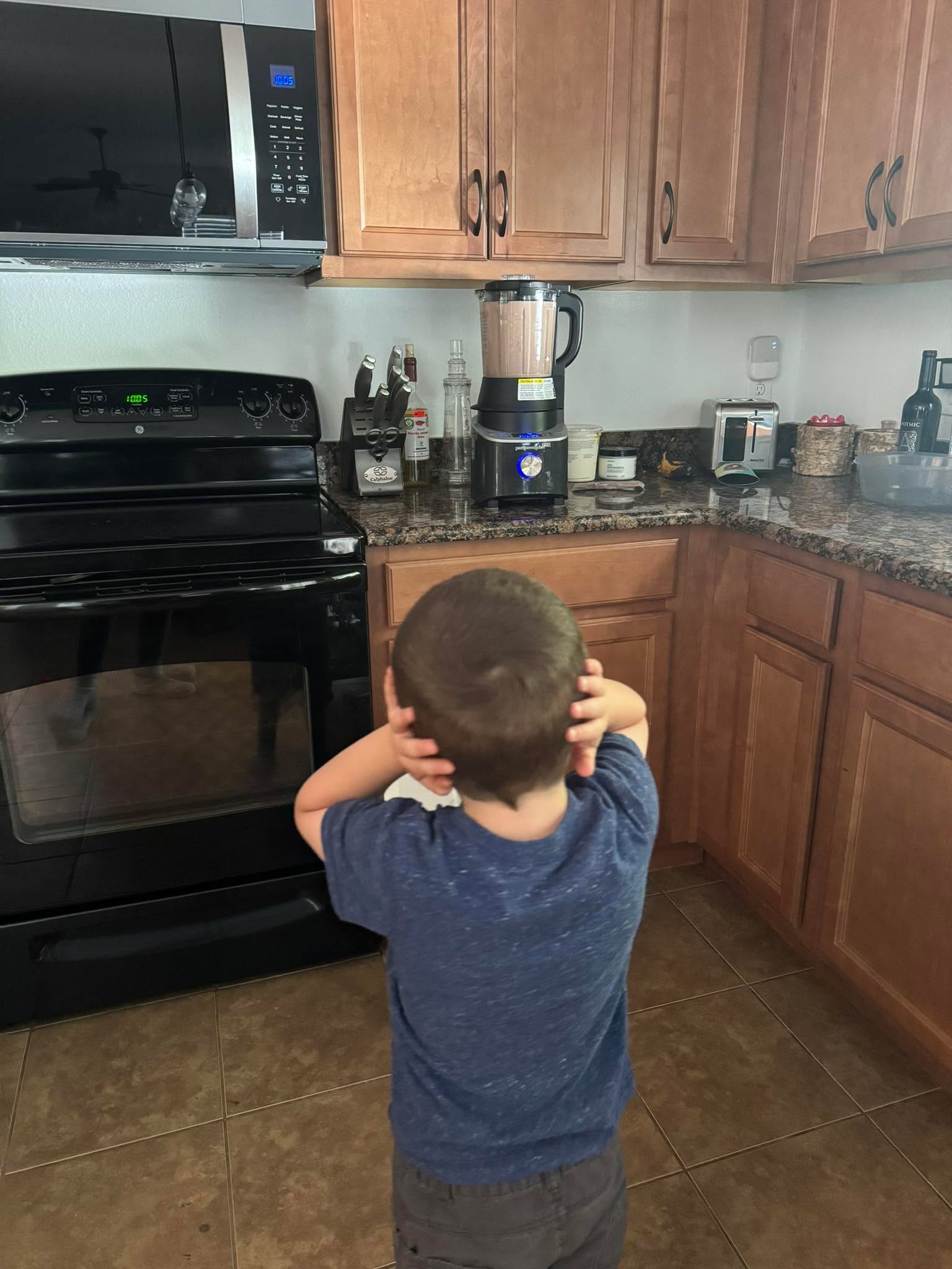 Little man requested a smoothie but too loud !! I love that he’s asking for smoothies because I have a MOUNTAIN of protein from so many companies I need to use up 😅