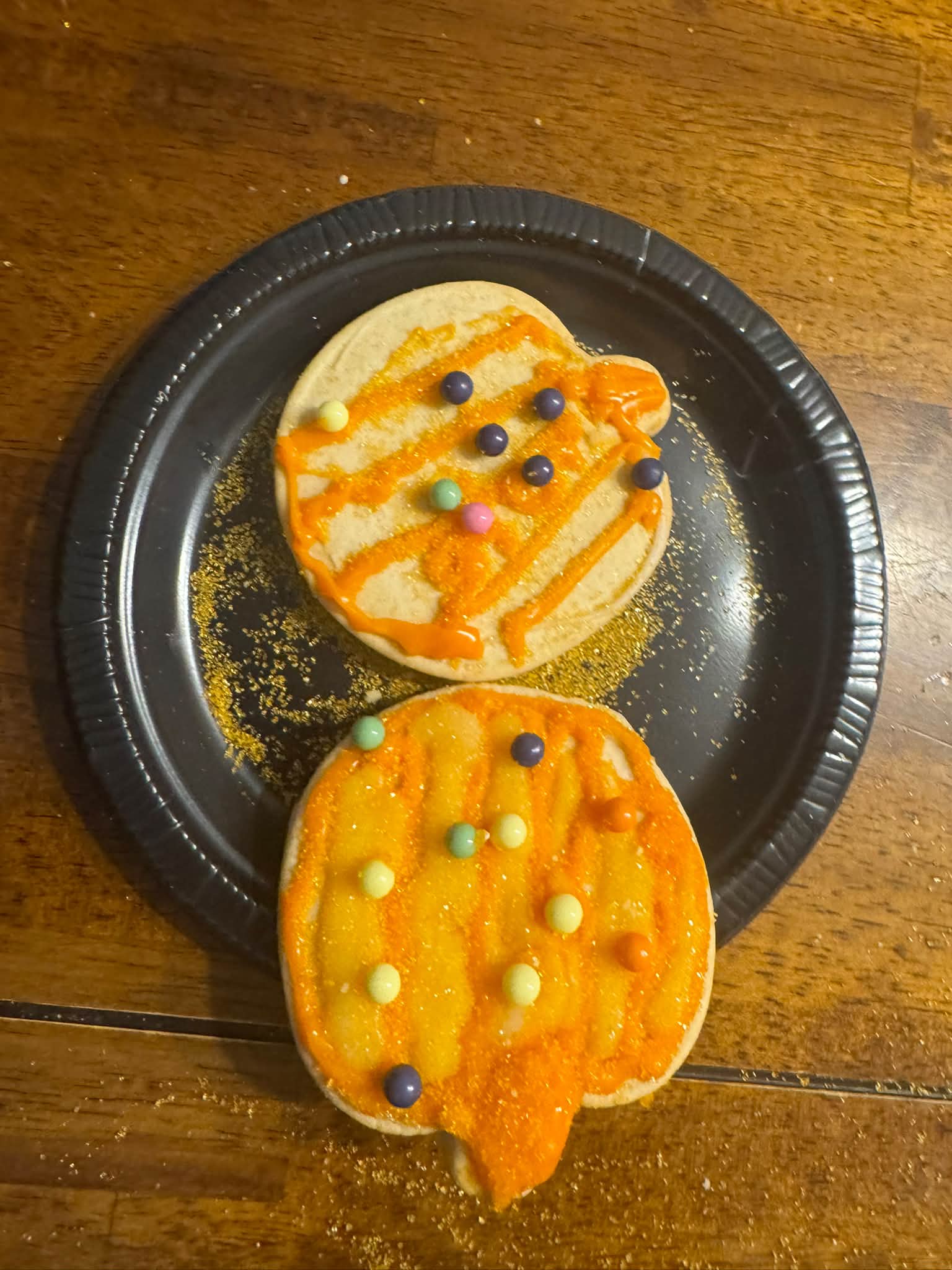 Can you tell who did what pumpkins 🎃?
#cookiedecorating #fallcookies #boymom